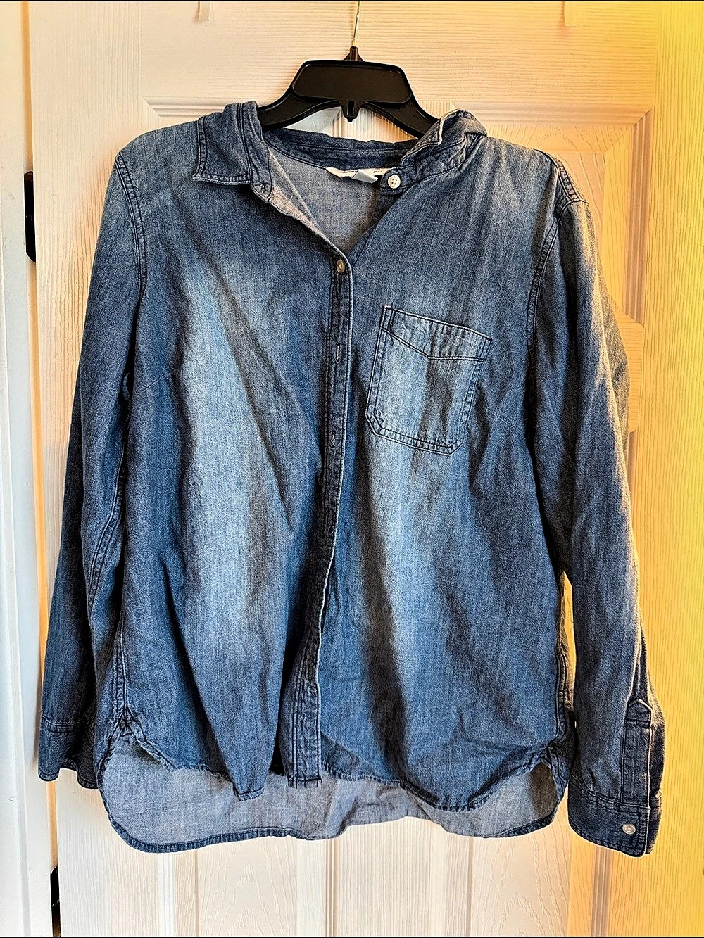 Old Navy Classic Chambray Shirt Blue Long Sleeve Button Down